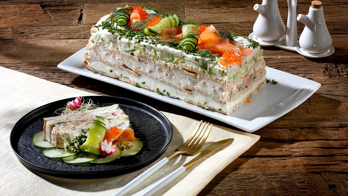 Festive Smørbrød cake for Christmas | IBIS Backwaren
