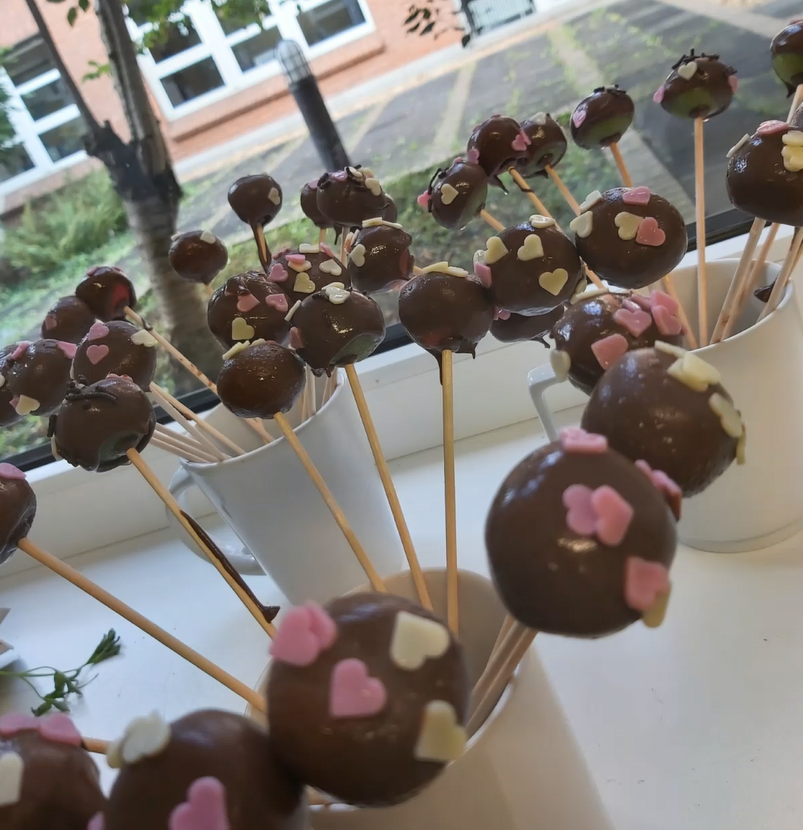 Niklas & Tim's traffic light cake pops IBIS Backwaren